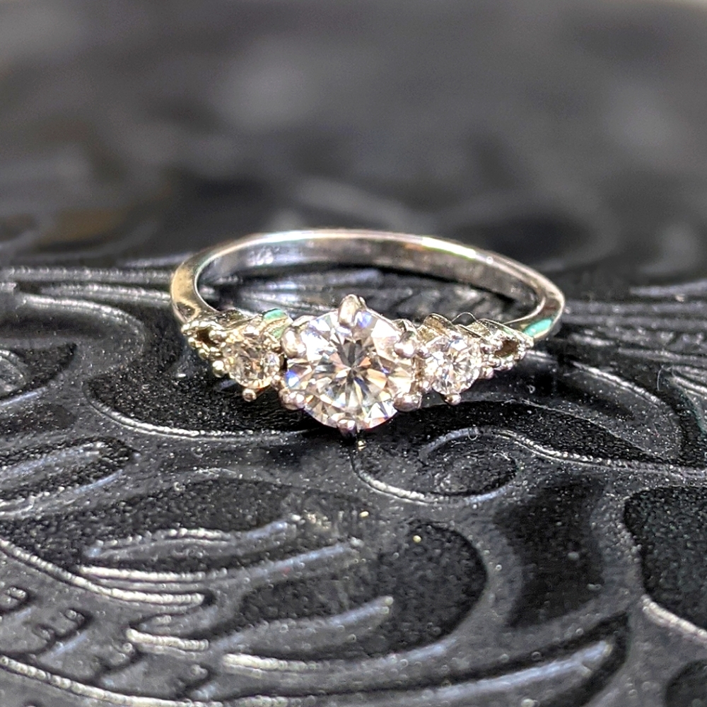 5mm moissanite 3 stone ring engagement silver 4.5 - Picture 4 of 8